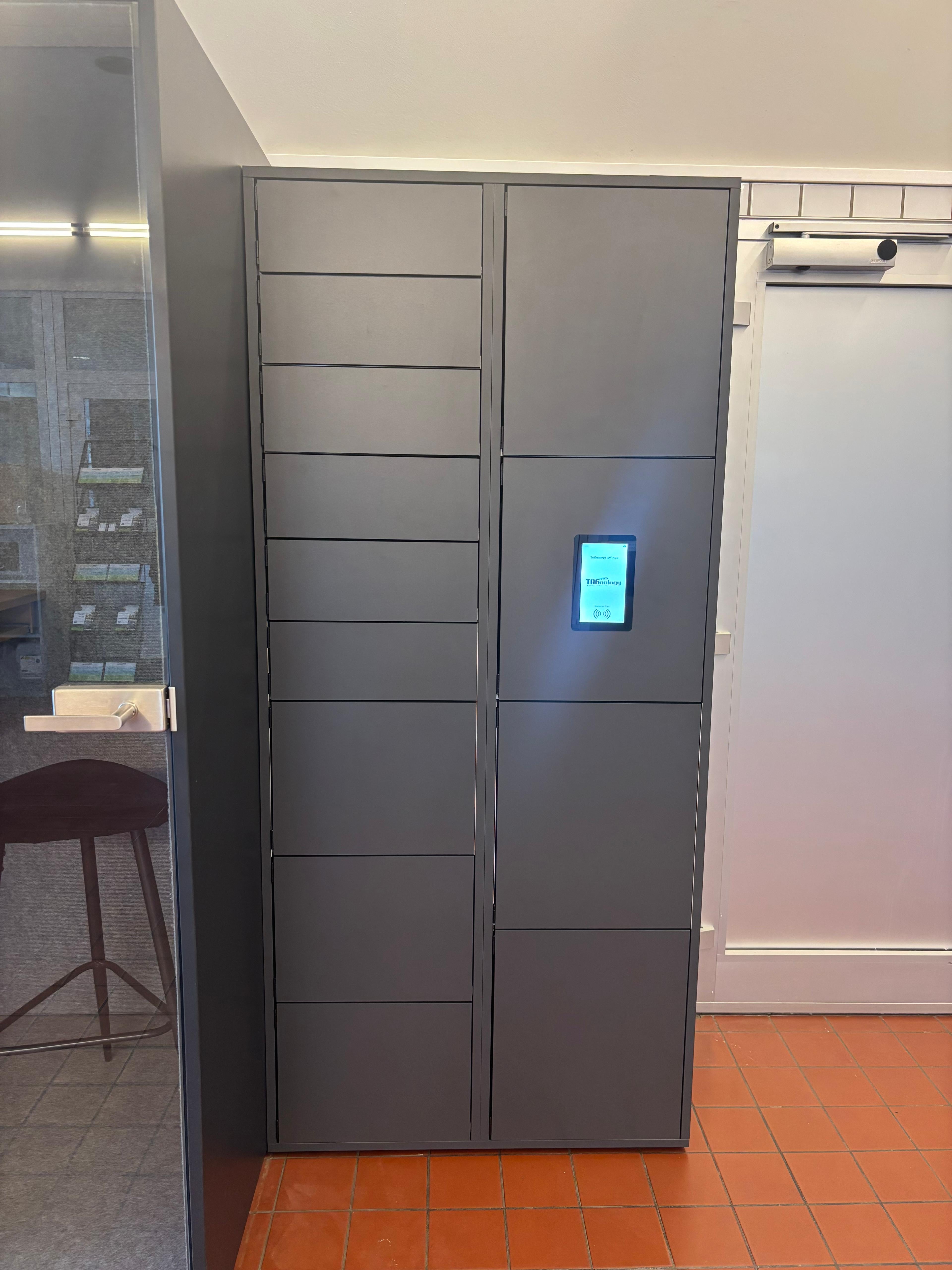 CabIQ Smart Cabinet